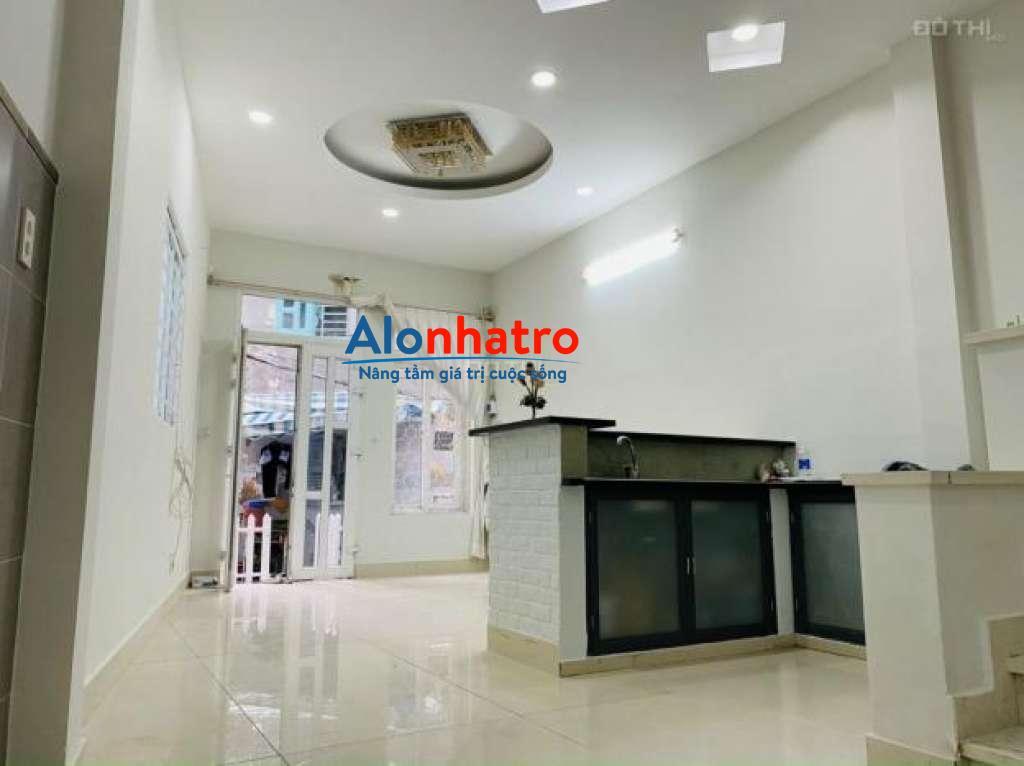 Chính chủ bán nhà dt 4.5x8m, giá 4 tỷ 500tr, hẻm xe hơi CMT8, Q10