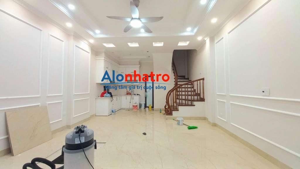 BÁN GẤP nhà phân lô cực đẹp Khu vực Nguyễn Văn Cừ.Hồ Hàng Không.LÔ GÓC NGÕ OTO GIÁ HẠT RẺ