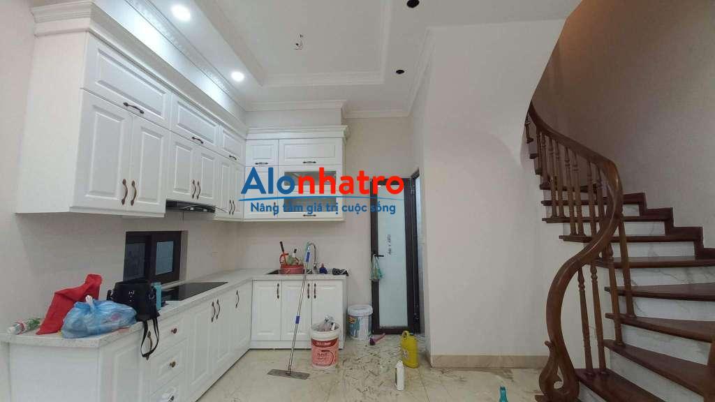 BÁN GẤP nhà phân lô cực đẹp Khu vực Nguyễn Văn Cừ.Hồ Hàng Không.LÔ GÓC NGÕ OTO GIÁ HẠT RẺ